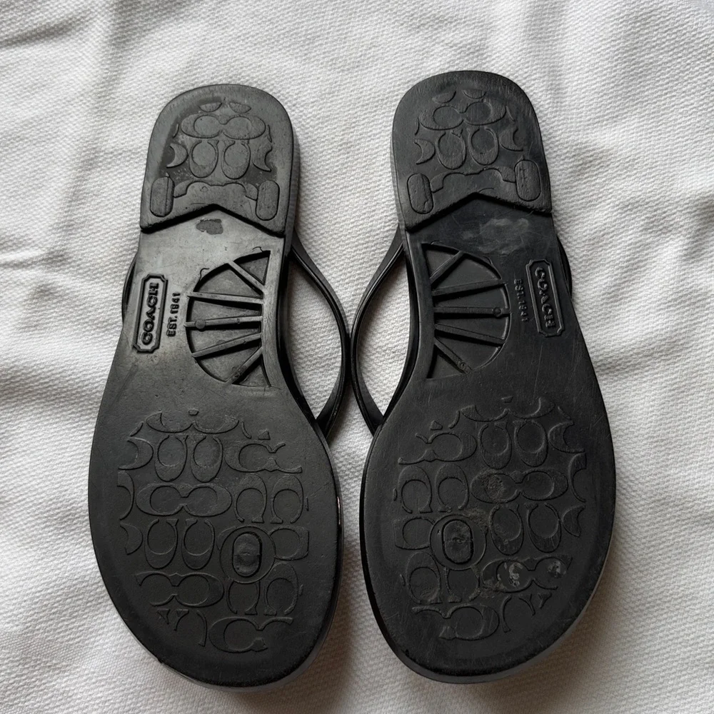 Coach Landon Jelly Thong Sandals With Gold Metal Bow Size 7 - Picture 8 of 10